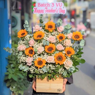 Hộp Gỗ Hướng Dương Kem Dâu